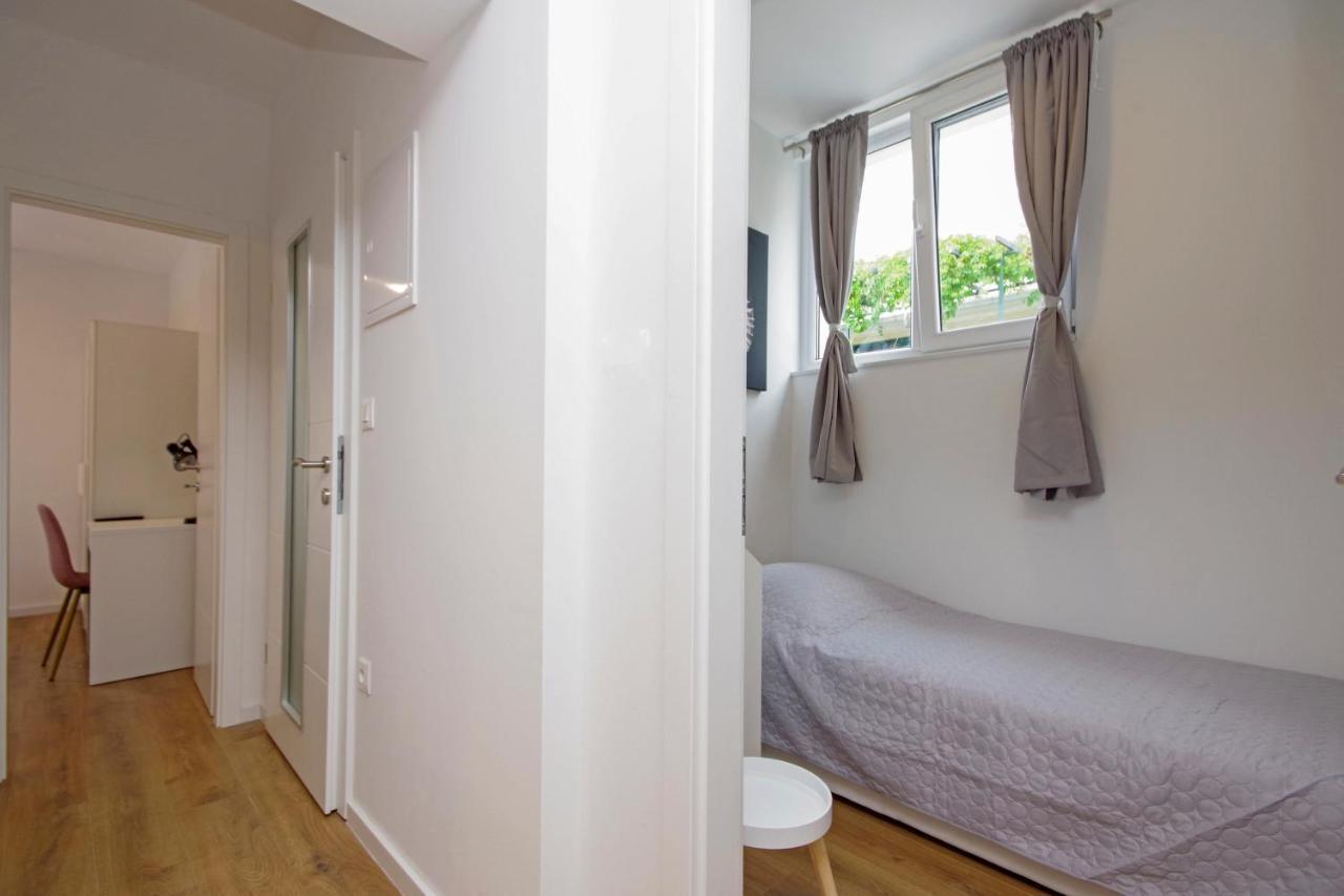 Luny Apartment *